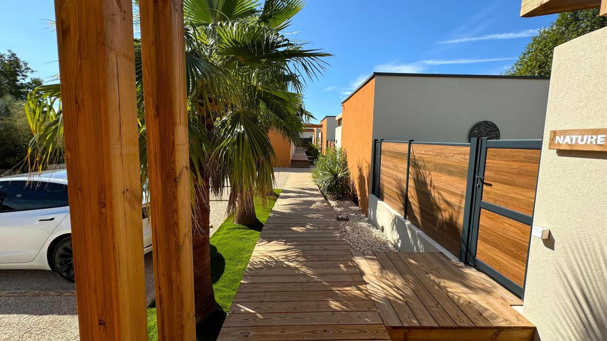 Daya Lodge. L'Isle-sur-la-Sorgue Bagian luar foto