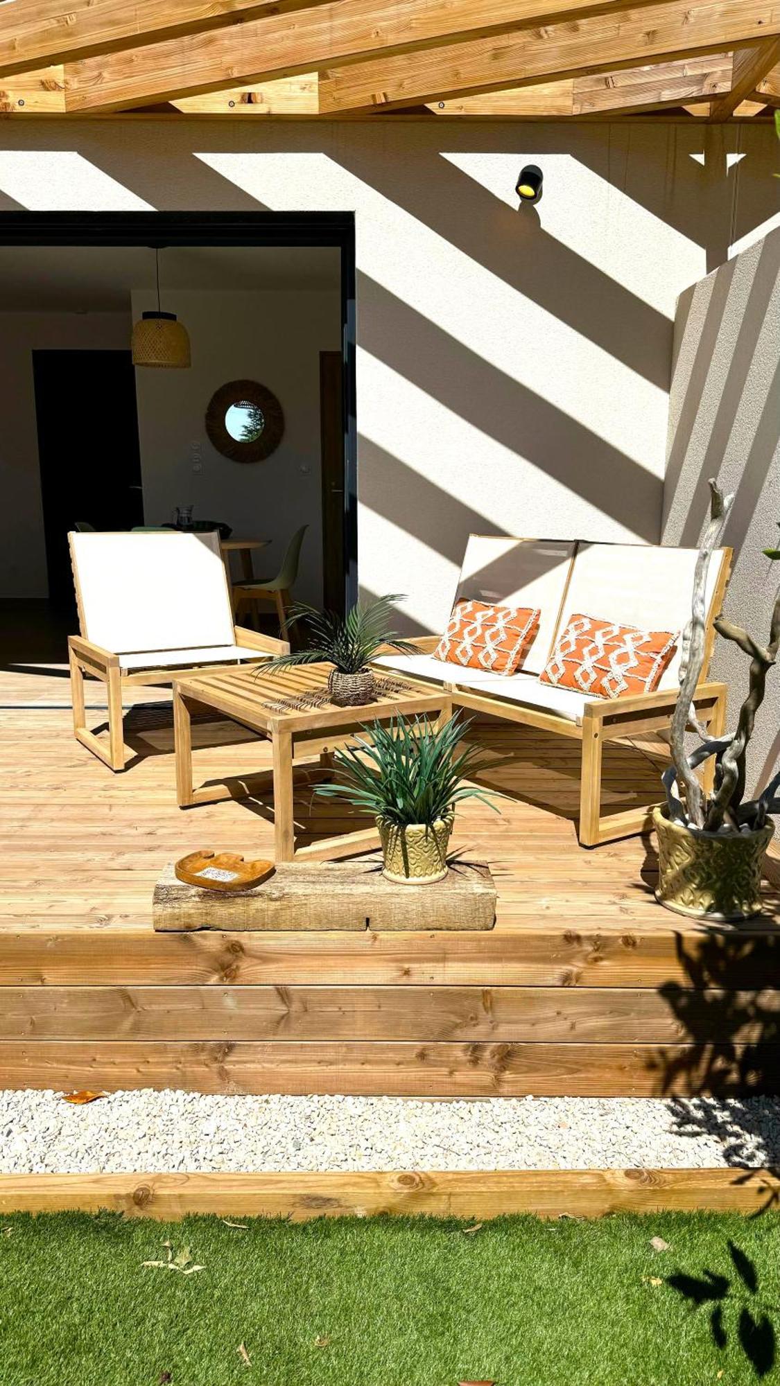 Daya Lodge. L'Isle-sur-la-Sorgue Bagian luar foto