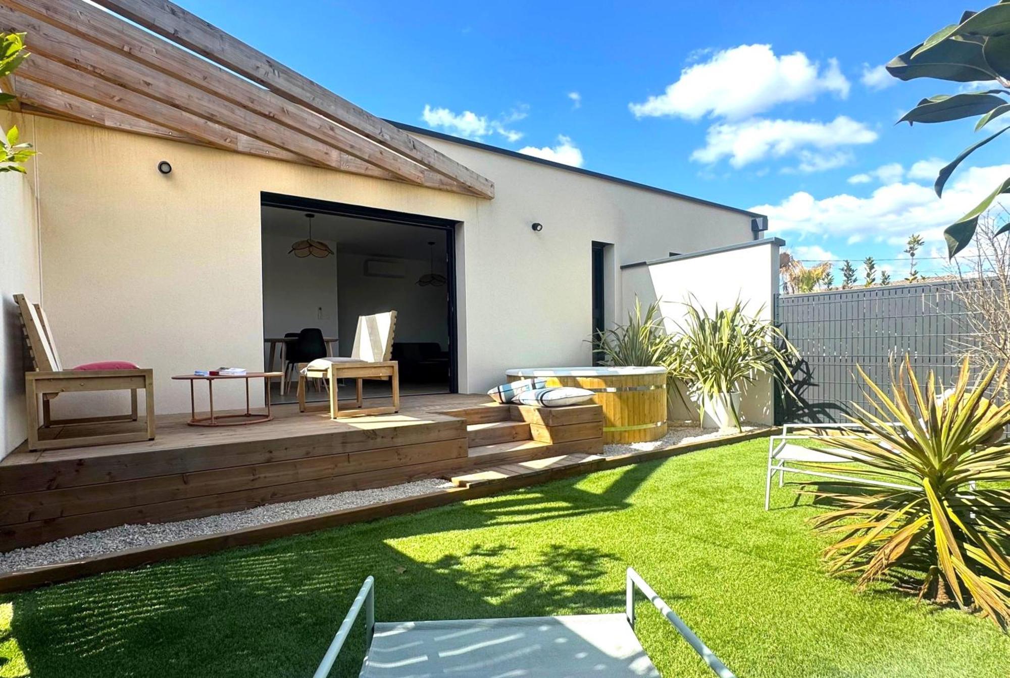 Daya Lodge. L'Isle-sur-la-Sorgue Bagian luar foto