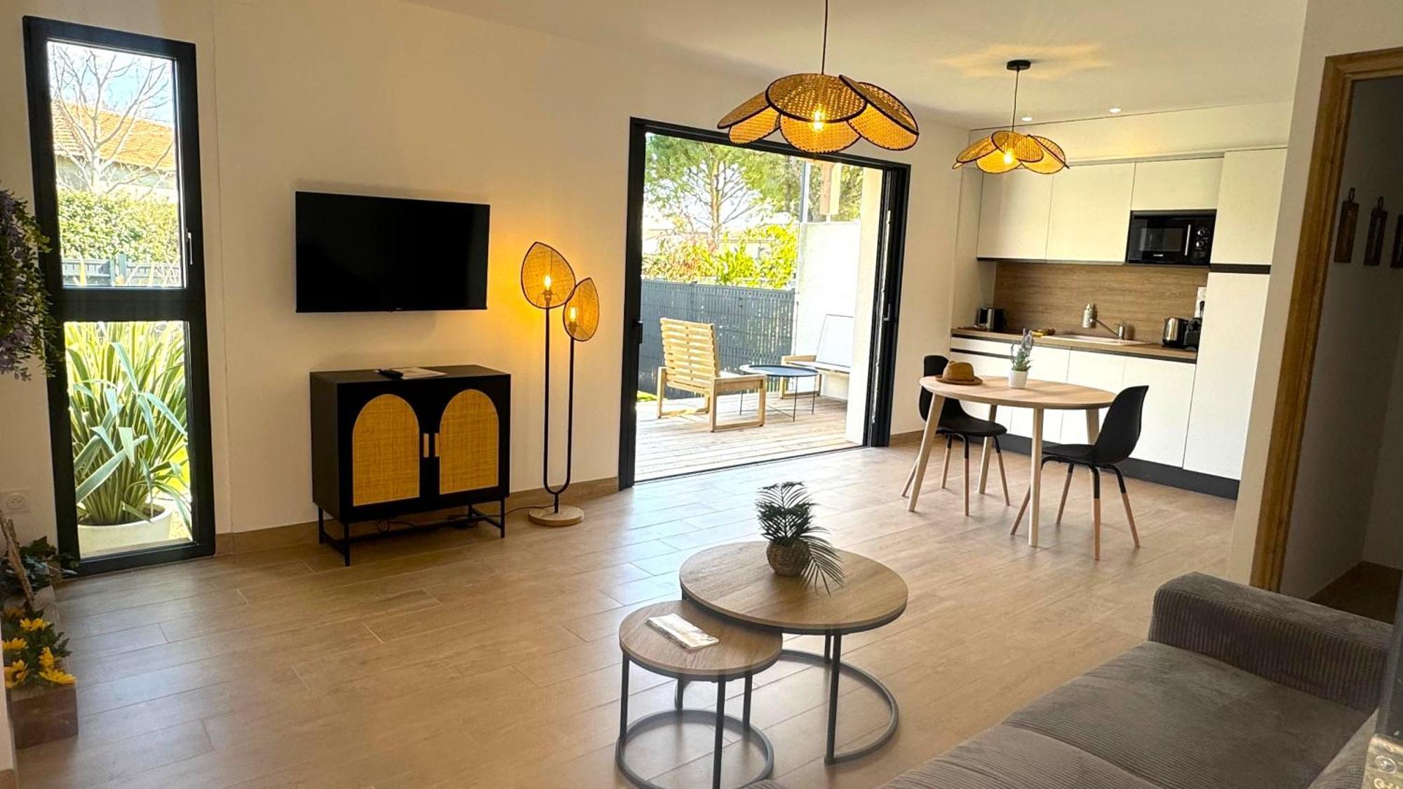 Daya Lodge. L'Isle-sur-la-Sorgue Bagian luar foto