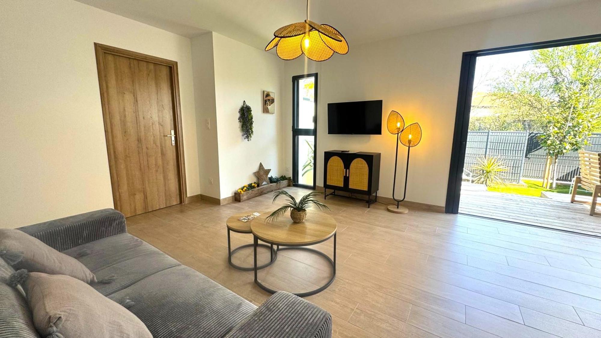 Daya Lodge. L'Isle-sur-la-Sorgue Bagian luar foto