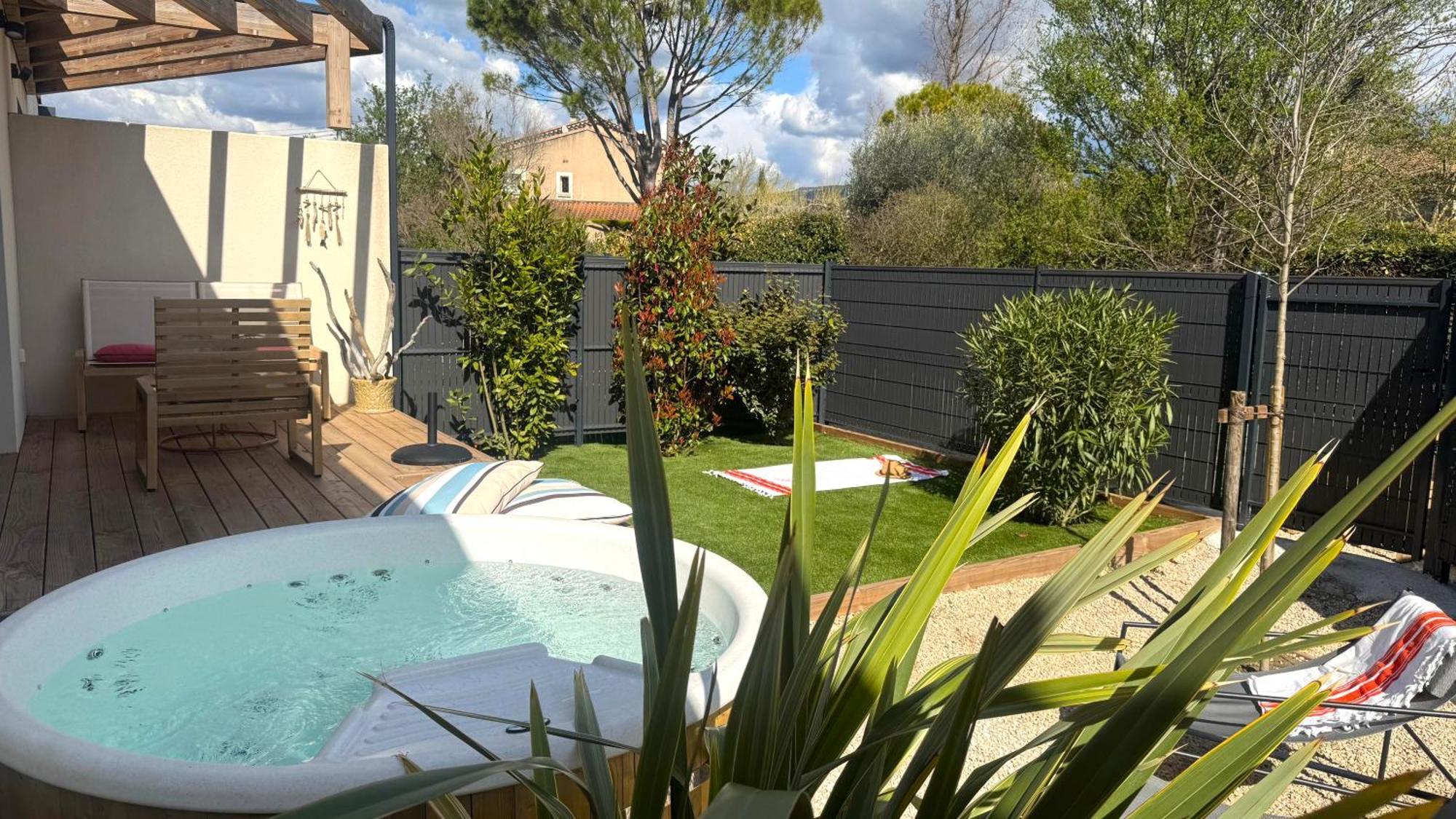 Daya Lodge. L'Isle-sur-la-Sorgue Bagian luar foto