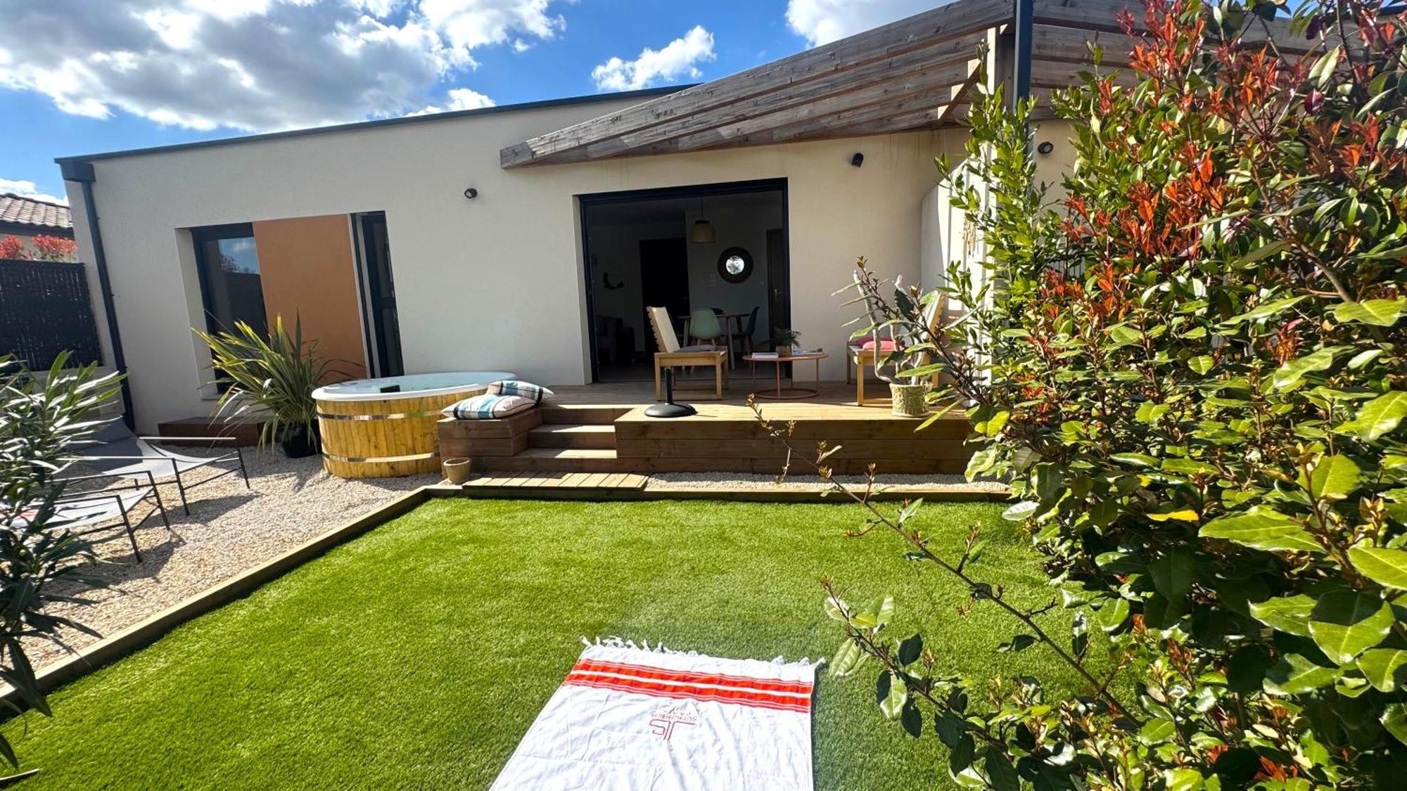 Daya Lodge. L'Isle-sur-la-Sorgue Bagian luar foto
